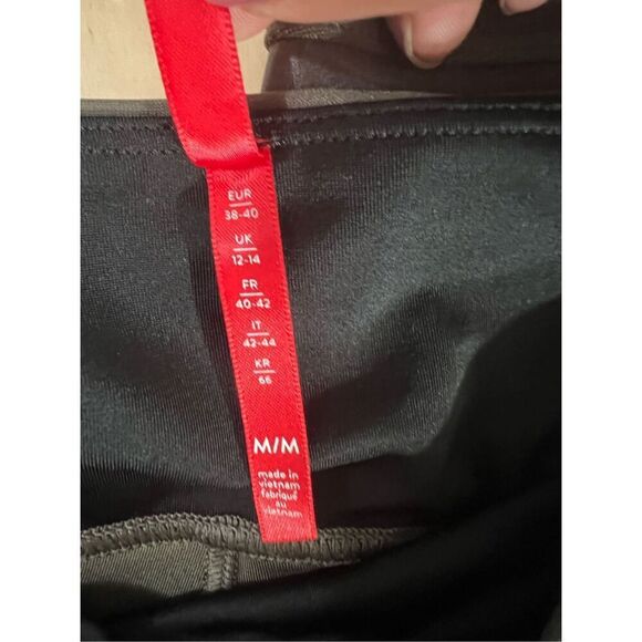 Spanx Faux Leather Women Grey Ribbed Moto Stretch Ankle Leggings Sized M - Picture 9 of 12